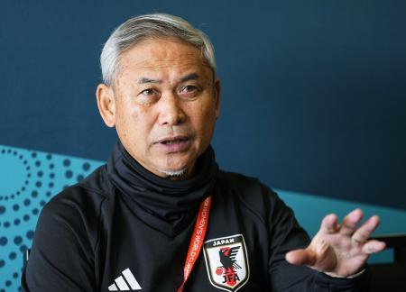 　取材に応じる日本サッカー協会の佐々木則夫女子委員長＝クライストチャーチ（共同）