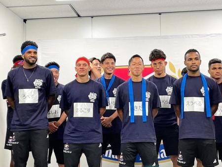 　主将・喜田（前列左から３人目）を中心にオンラインでのファン感謝デーでファンを楽しませた横浜Ｍの選手たち（ⓒ１９９２Ｙ．ＭＡＲＩＮＯＳ）