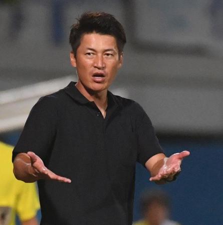 横浜ＦＣに敗れた神戸・吉田監督＝横浜・ニッパツ三ツ沢球技場（撮影・佐々木彰尚）
