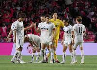 　Ｃ大阪に勝利し、喜ぶＦＣ東京イレブン