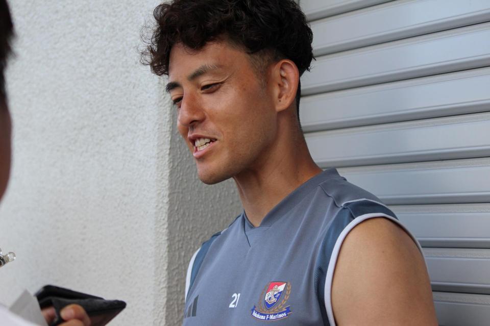 　取材に応じる横浜Ｍ・飯倉大樹