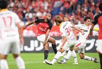 　前半、先制ゴールを決める浦和・ホセ・カンテ（撮影・棚橋慶太）