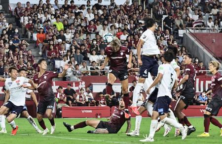 神戸・大迫、途中出場で起死回生の同点弾！Ｊ１節目２００出場自ら祝う、ホームで勝ち点１