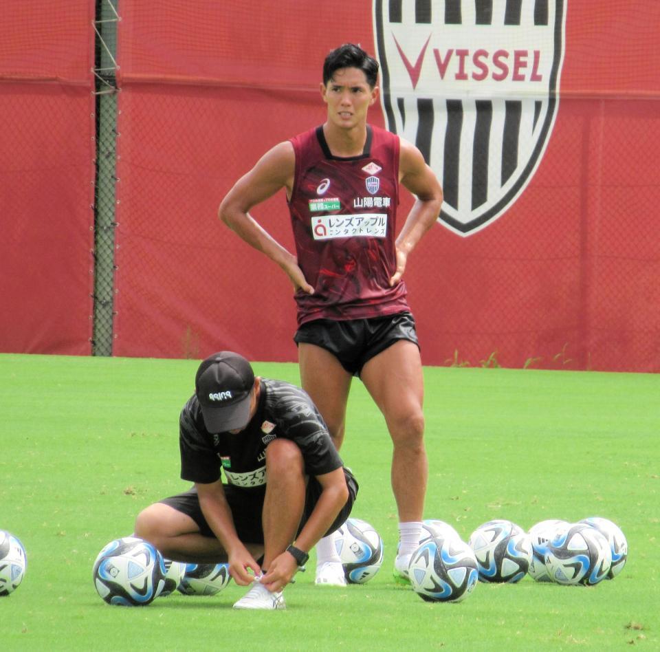 　全体練習後、シュート練習を行う武藤