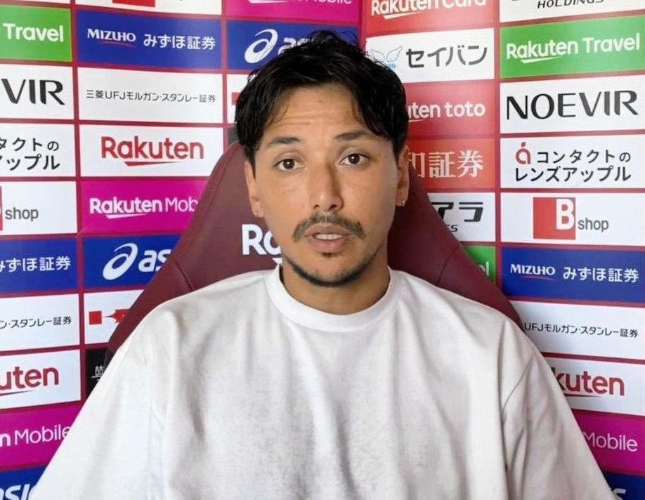 　練習後、オンライン取材に応じる大崎　©ＶＩＳＳＥＬ　ＫＯＢＥ