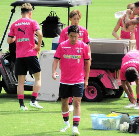 　次戦へ向け調整する香川