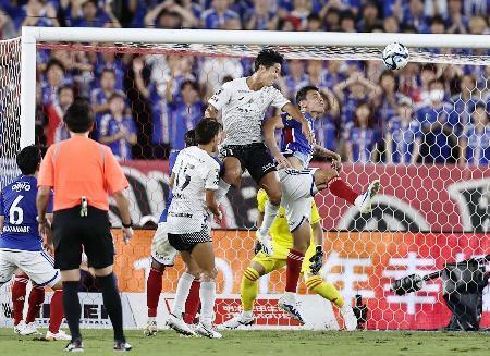 神戸、横浜Ｍに２-０快勝　Ｊ１首位攻防戦