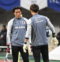 　合流したＧＫ小島享介（撮影・金田祐二）