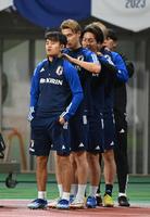 　器具を着け合う先頭で貫禄十分の久保建英（撮影・金田祐二）