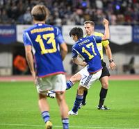 　前半、先制ゴールを決める田中碧（撮影・金田祐二）