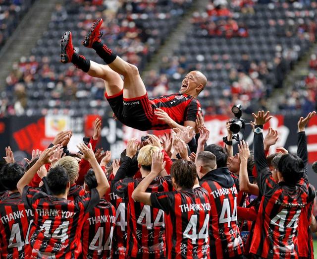 44歳・小野伸二 天才は最後まで華麗に 古巣浦和と引退試合「持って