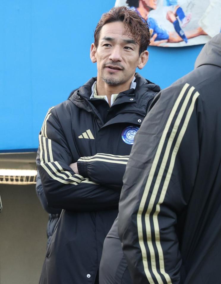 　試合後、談笑する中田英寿氏