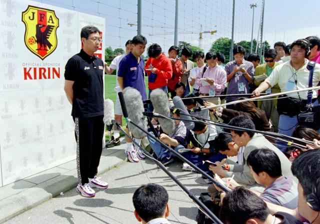 サッカー日本代表の元エースストライカー 杯無得点で マネジャーの車が燃やされた 過去 大バッシングで引退決意も サッカー online