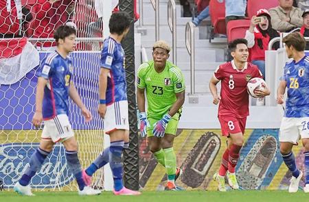 　試合終了間際、インドネシアにゴールを決められた日本。ＧＫ鈴木