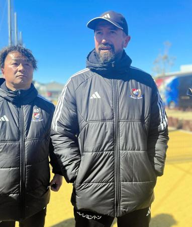 　３月１日のホーム開幕戦・福岡戦へファン・サポーターの来場を呼びかけた横浜Ｍ・キューウェル監督