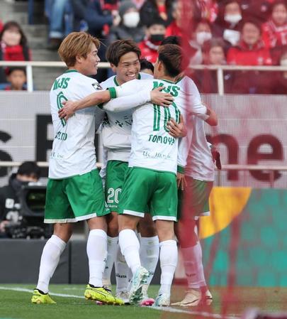 　前半、先制ゴールを決め喜ぶ東京Ｖ・木村勇大（撮影・金田祐二）