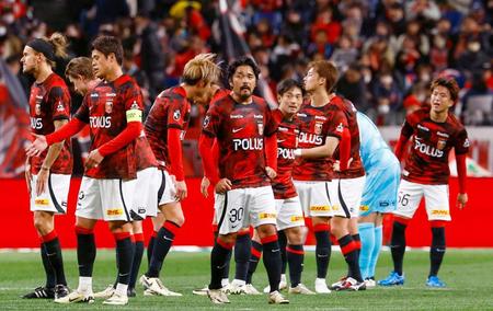 　東京Ｖと引き分けた浦和イレブン。中央は興梠