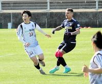 　練習試合に出場したＣ大阪のジョルディ・クルークス（右）