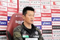 　オンライン取材に応じた神戸・吉田孝行監督　ⒸＶＩＳＳＥＬ　ＫＯＢＥ