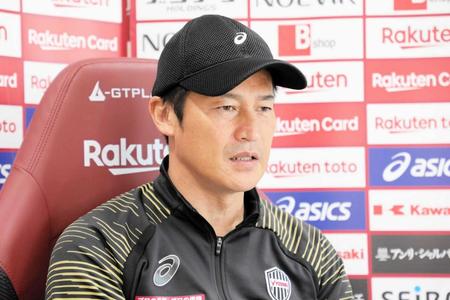 　オンライン取材に答える神戸・吉田監督　ⒸＶＩＳＳＥＬ　ＫＯＢＥ