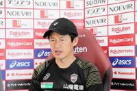 　オンライン取材に答える神戸・吉田監督　©ＶＩＳＳＥＬ　ＫＯＢＥ