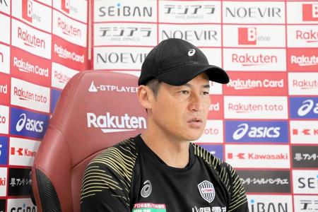 　オンライン取材に答える神戸・吉田監督　©ＶＩＳＳＥＬ　ＫＯＢＥ