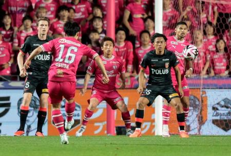 　後半、ゴールを決めるＣ大阪・奥田（１６）