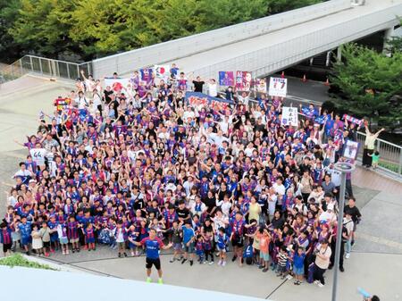 松木玖生が約５６０人のファンとふれあいイベント「ディズニーくらい並んでた」海外挑戦で“長友超え”決意