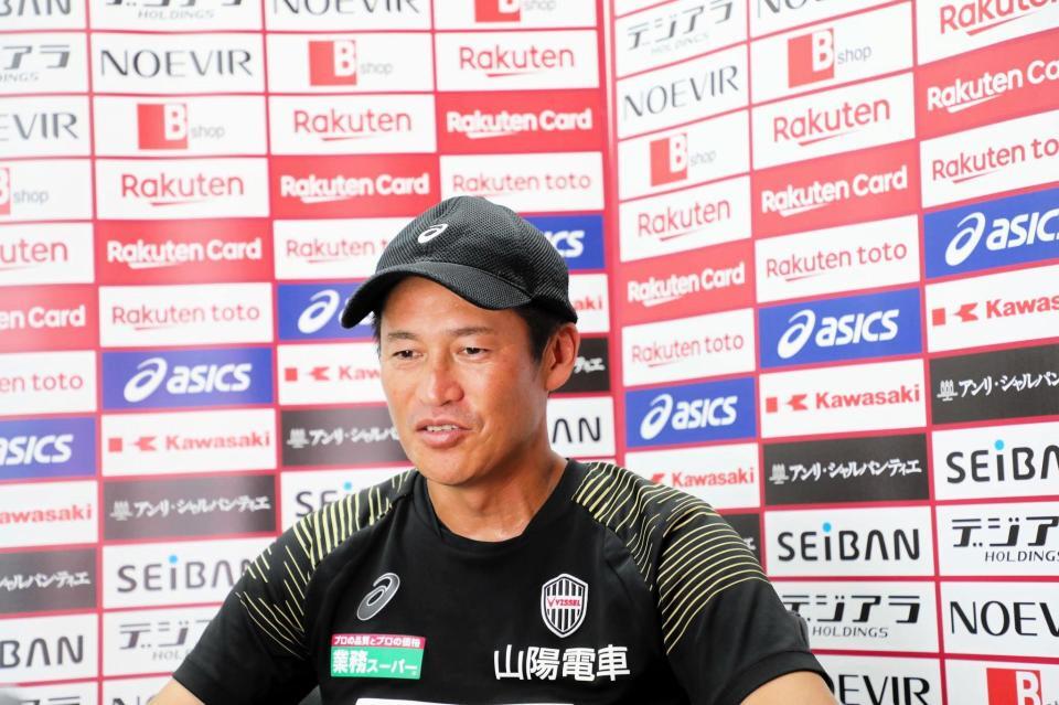 　オンライン取材に答える神戸・吉田孝行監督©ＶＩＳＳＥＬ　ＫＯＢＥ