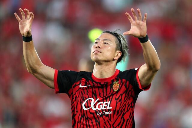 マジョルカ・浅野拓磨 ジャガーポーズを地元ファンに初お披露目 プレ