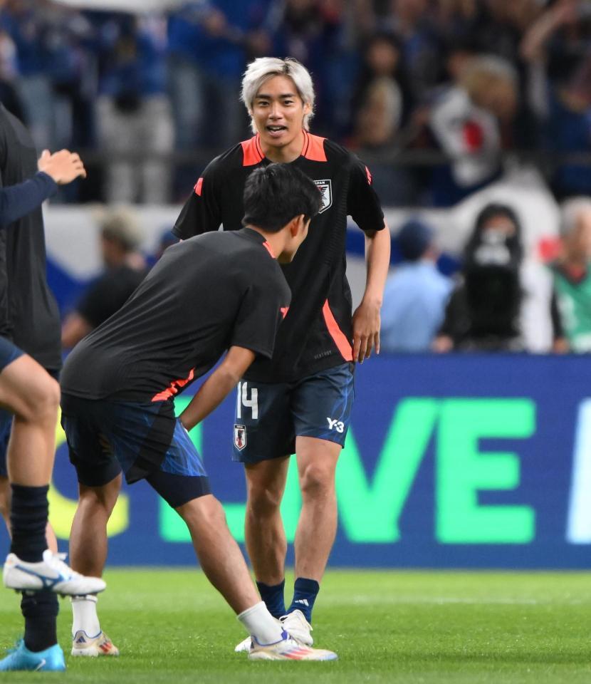 　試合前に調整する日本代表・伊東（撮影・堀内翔）