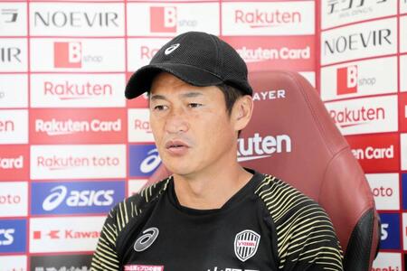 　オンライン取材に答える神戸・吉田監督　©ＶＩＳＳＥＬ　ＫＯＢＥ