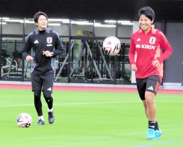 さわやかすぎる！なでしこJ、元日本代表内田篤人コーチが存在感 合宿