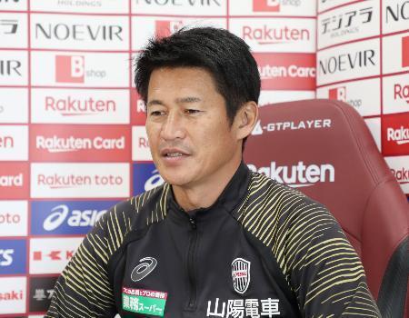 　オンラインで取材に応じる神戸の吉田監督＝２２日、神戸市（（Ｃ）ＶＩＳＳＥＬ　ＫＯＢＥ）