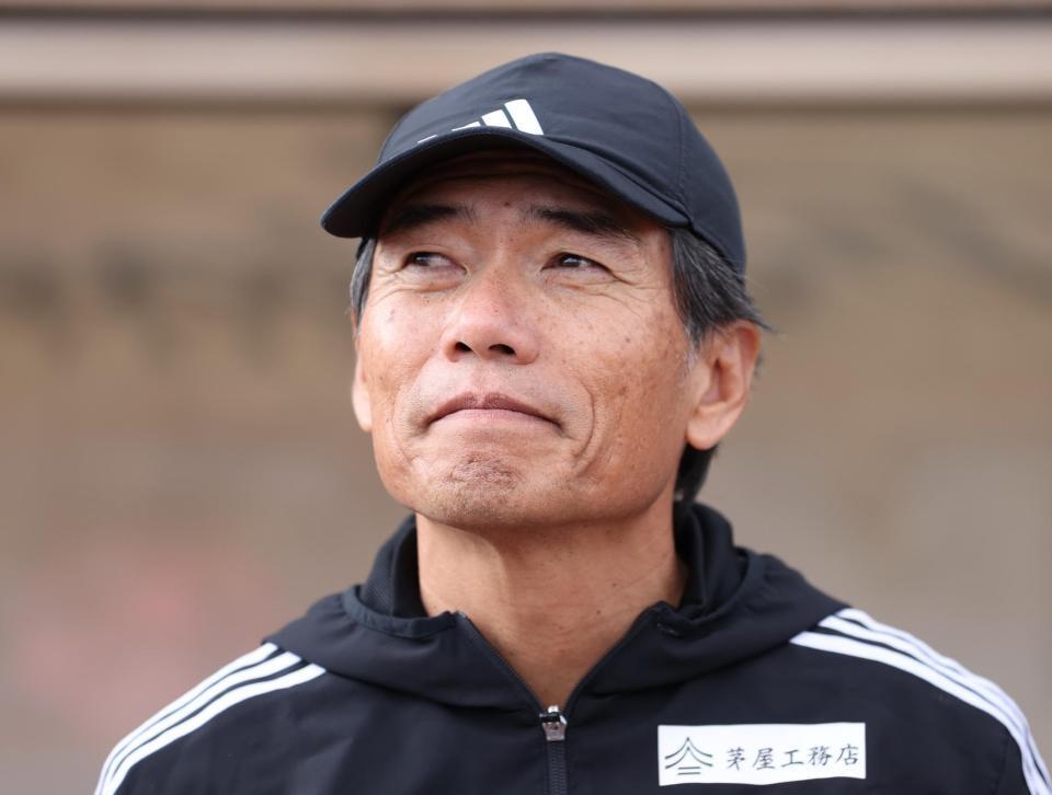 　試合に臨む仙台・森山監督