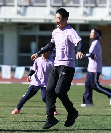 　松井大輔氏の引退試合に参加の西岡剛氏（撮影・金田祐二）