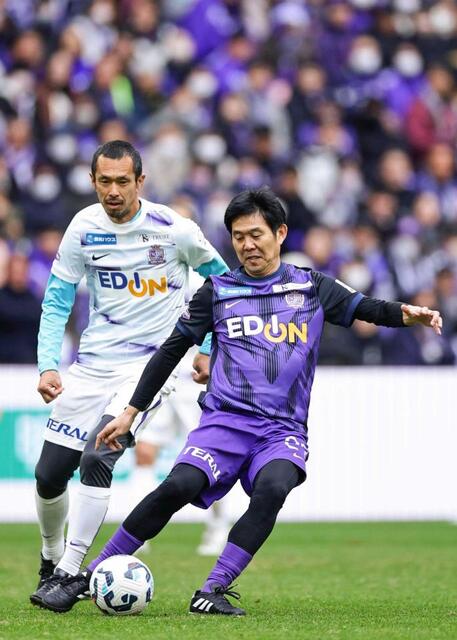 日本代表・森保監督“現役復帰”でファン沸かせた J1広島「レジェンド