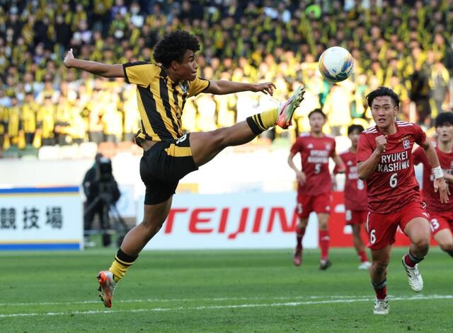 全国高校サッカー選手権 死闘の決勝は90分で決着付かず4大会ぶりの