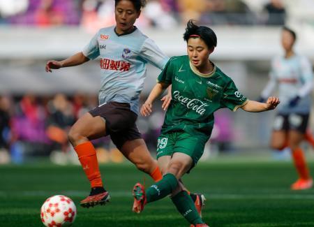 　日テレ東京Ｖ-新潟　前半、ゴールを決める日テレ東京Ｖ・松永＝サンガＳ