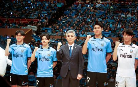 長谷部新監督「一丸で挑む」　Ｊ１川崎が新体制発表