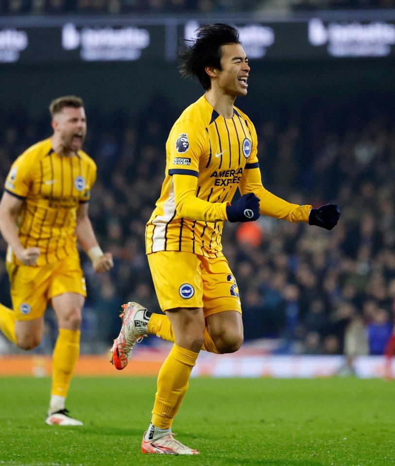 　イプスウィッチ戦で先制ゴールを決め喜ぶ三笘（ロイター＝共同）