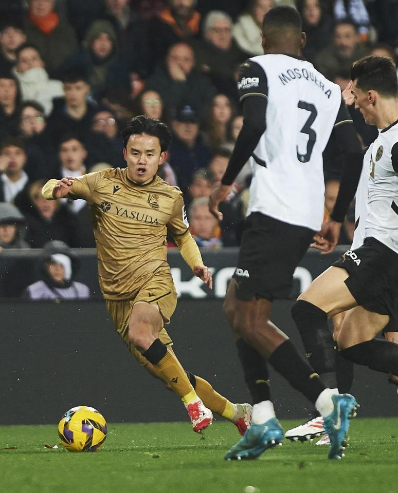 　バレンシア戦の後半、攻め込むレアル・ソシエダードの久保＝１９日（共同）