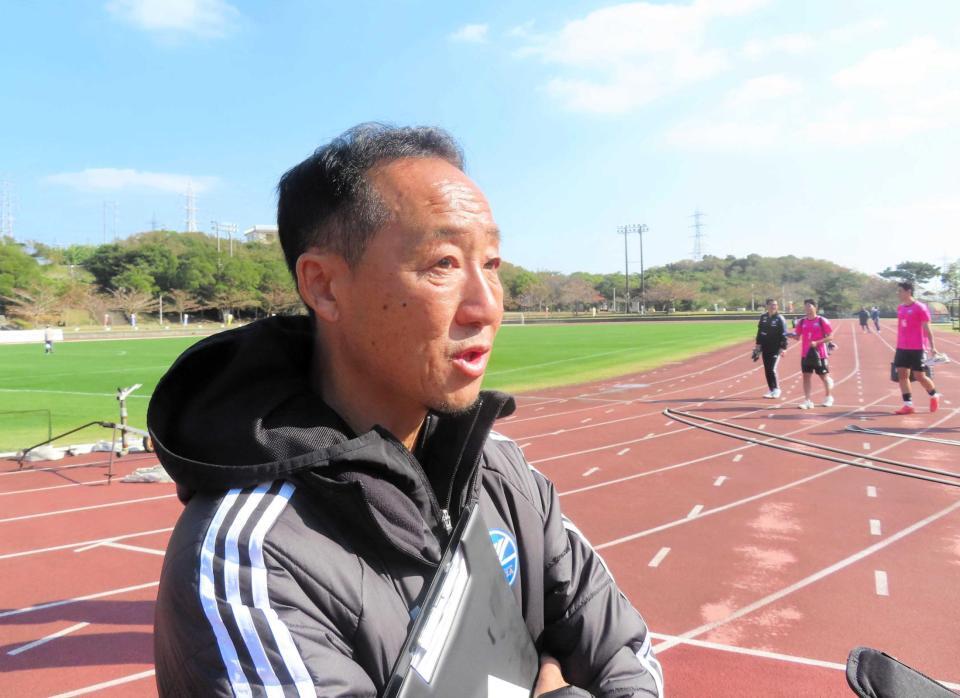 　取材に応じた町田・黒田監督