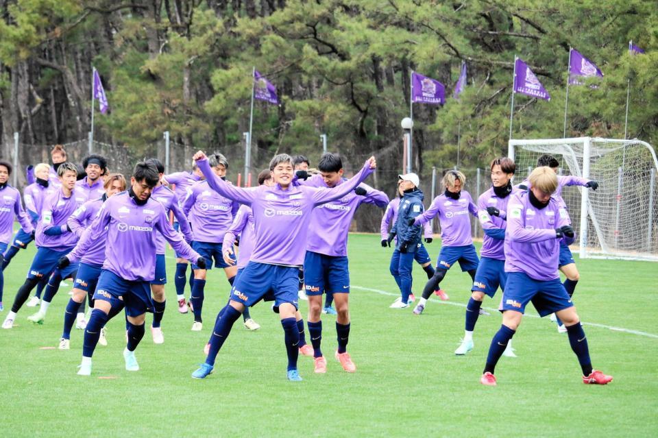 　宮崎でスーパー杯に向けて最終調整行う広島イレブン（撮影・畠山賢大）