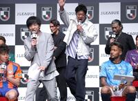 　エンタメコーナーで登場するパンサーの（左から）向井慧、尾形貴弘、菅良太郎（撮影・西岡正）