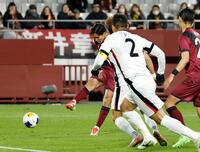 　前半、先制ゴールを決める神戸・武藤