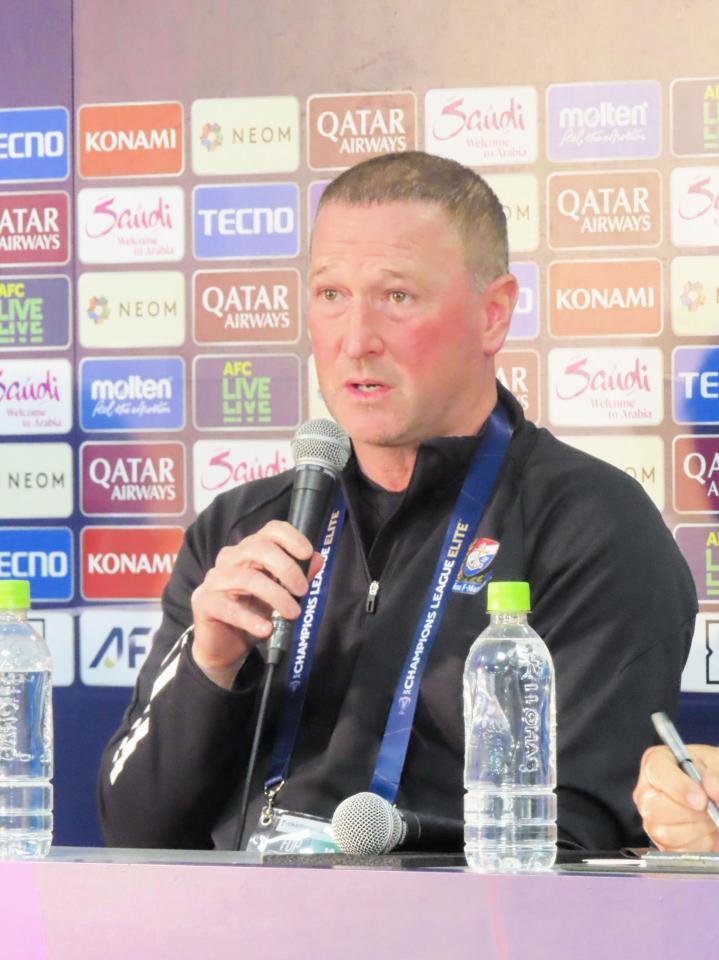 　上海申花戦に向けて意気込みを語った横浜Ｍのスティーブ・ホーランド監督