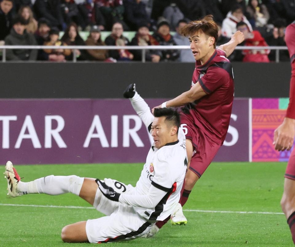 　後半、ゴールを決める神戸・鍬先祐弥（撮影・立川洋一郎）