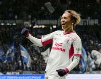 　後半、自身２点目のゴールを決めガッツポーズするＣ大阪・北野