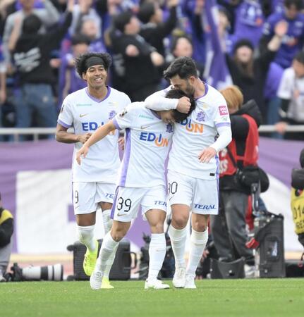 　後半、勝ち越しゴールを決めた広島・中村草太（撮影・伊藤笙子）